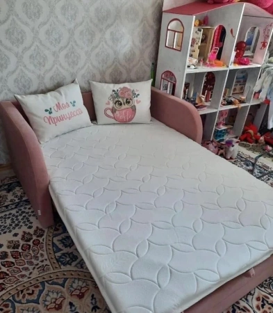 Диван выкатной Малыш Пинк 900 мм (подушки с принтом) 