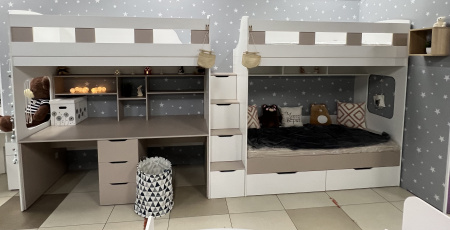 Кровать 3-х ярусная Квартет со столом для 2 детей (велюр + белый)